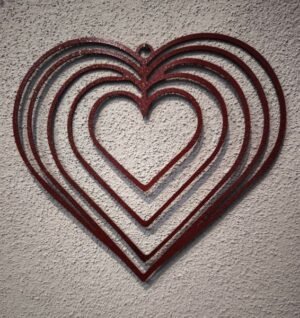 Herz-Wandornament aus 1mm Metall, filigranes Design, hochwertige Lackierung, Größe 17x19 cm