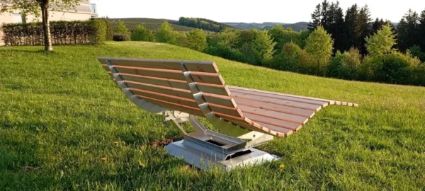 Verstellbare Rückenlehne des Waldsofas mit massiver Standkonsole, zwei Positionen