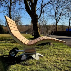 Waldsofa Seitenansicht, ergonomische Wellenform und Stahlgestell sichtbar